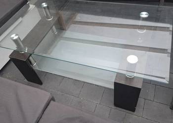 Stolik kawowy ze szklaną szybą