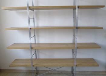 Otwarty regał na metalowym stelażu z 4 półkami