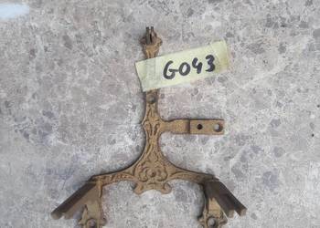 G043 Zdobione mocowanie mechanizmu gongu starego zegara