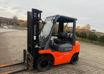 wózek widłowy TOYOTA 7FGF25 2500kg 3.30m 7300mtg LPG 4Y STAN IDEALNY !