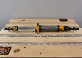 Cylinder hydrauliczny skrętu JCB 530-70 {Przód}