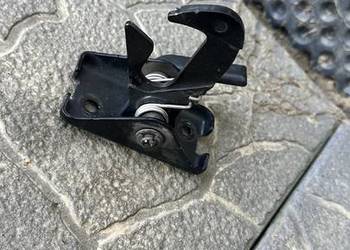 Audi A3 8V Rygiel Zamek Maski 8V0823480