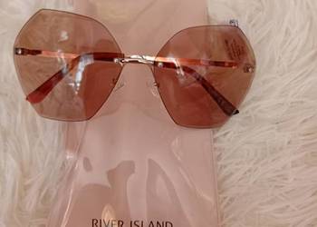 RIVER ISLAND/Duże okulary przeciwsłoneczne w etui,muchy/NOWE