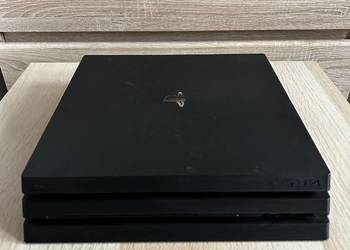 PlayStation 4 pro 1 TB + 2 pady + 7 gier