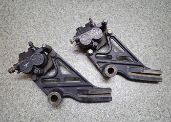 1 SZT. ZACISK HAMULCA HAMULCOWY TYŁ JARZMO SUZUKI DR 600 85-89R