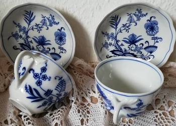 Kobaltowe sygnowane filiżanki wzór cebulowy