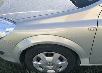 błotnik lewy Opel Astra h z267
