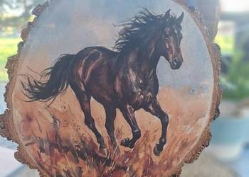 Obraz na drewnie koń w galopie