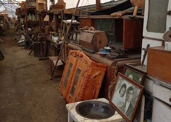 Starocie drewniane kufry beczki niecki gliniaki bale drzwi okna