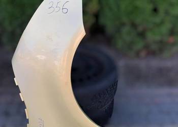 Błotnik prawy przód przedni Citroen C4 Picasso -13R 9652990780 Czarna Opona