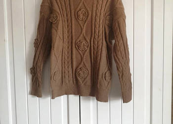 Brązowy sweter z kwiatkami ozdobami 3d. VINTED/OLX
