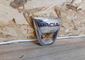 DACIA DUSTER SANDERO ZNACZEK EMBLEMAT TYŁ 908894079R