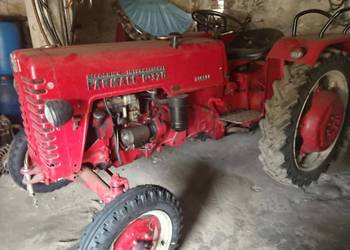 sprzedam zabytkowy ciągnik FARMALL D-320