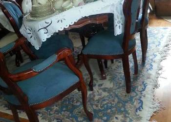 Stół z 4 krzesłami i 2 fotelami. Nierozkładany. Politura. Intarsje.