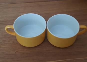 Dwa kubki z kolekcji Kaszubskiej  Zakłady  Porcelany Stołowej Lubiana