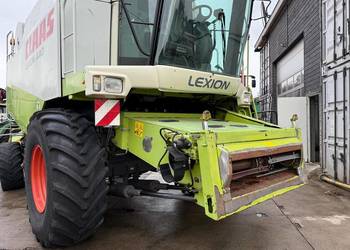 Kombajn zbożowy Claas Lexion 440 rok 2002 heder V660.