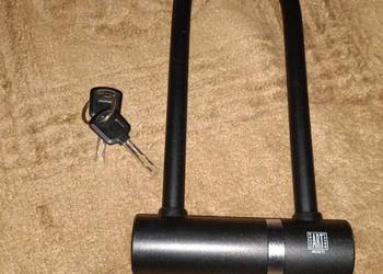 Zapinanie do hulajnogi elektrycznej,rowera itp. Zapinanie do hulajnogi elektrycznej,rowera itp.