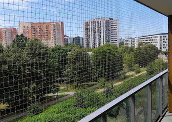 Założenie siatki na balkon przeciw ptakom Warszawa Montaż siatki na balkon