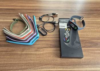 Smartband XIAOMI Mi Band 7 Czarny + 11 opasek+ 2 ładowarki + Szkło