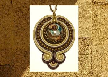 WISIOREK Z ŻYWICĄ beżowo-brązowy - SUTASZ WISIOREK Z ŻYWICĄ beżowo-brązowy - SUTASZ