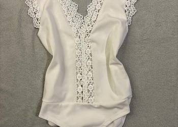 Body białe z koronką