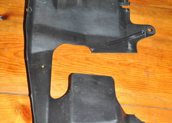 Osłona wnęki koła przy skrzyni VOLVO V40 , S40 1995-2004