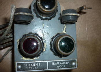 Czołg T-55 pulpit kontrolek awaryjnych temperatura i ciśnienie.