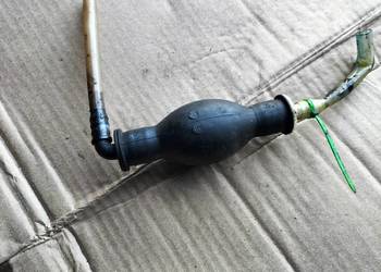 GRUSZKA RĘCZNA POMPKA PALIWA GUMOWA PASSAT  B3 B4 OPEL MAZDA FORD FIESTA