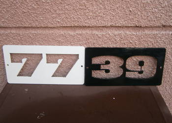 Tablica adresowa z nm na dom 77 i 39