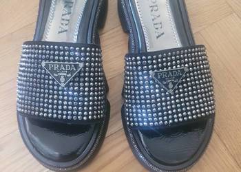 Klapki Prada