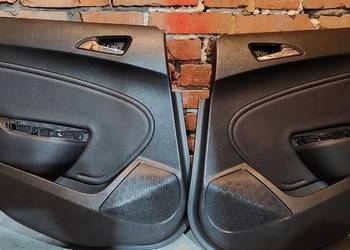 Tapicerka  boczki dzwi tylnych opel astra j  skóra