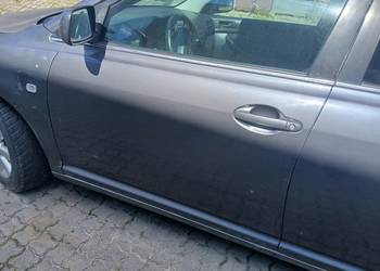 toyota avensis 2,2d-cat czesci blacharskie drzwi 2006r