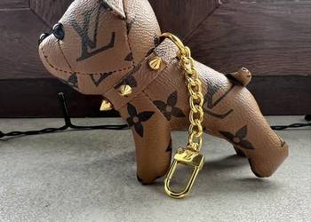 Louis vuitton keychain breloczek piesek bulldog lv