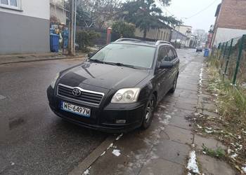 Toyota Avensis 2.0b wyposażenie