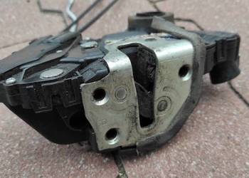 Toyota Yaris II 3d zamek drzwi prawy lewy