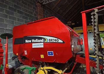 Prasa rolujaca New holland br 740.  Jak silna Claas warfama Prasa rolujaca New holland br 740.  Jak silna Claas warfama
