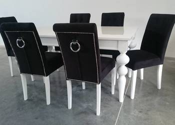 Pikowane krzesło do salonu jadalni z pinezkami kołatką