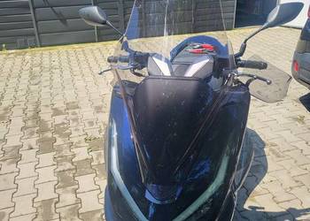 Szyba czołowa Honda PCX rok 2025 firmy Puig wraz z owiewkami bocznymi na ko