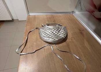 Cudowna srebrna mini torebka