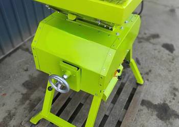 Zgniatacz walcowy do ziarna AJAX Z01/0 (3 kW)