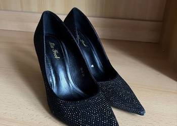 Czarne damskie buty z wąskim noskiem, rozmiar 38, wysokość obcasa 6 cm