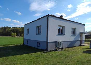 Dom z działka i budynkami gospodarczymi