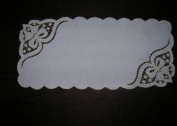 Serwetka haftowana.Bieżnik. Wymiary - 60x28 cm. Art.nr S17