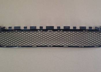 MERCEDES C-KLASA W205 KRATKA ZDERZAKA PRZÓD ŚRODKOWA A2058850423