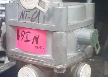 Automatyczny zawór przekaźnikowy APH-1 przyczepa Autosan Sanok D83