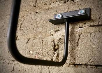 Solidny hak garażowy stalowy fi 8 – uchwyt do garażu / warsztatu