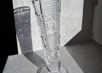 kryształowy wazon z prlu stan bdb wys. 18 cm , śr podstawy 6 cm