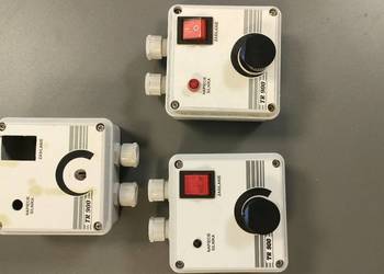 przełącznik zasilania oraz pokrętło do zmiany napięcia silnikaTR 900