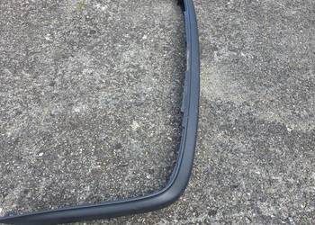 Spoiler / dolna część zderzaka przedniego Toyota Avensis