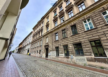 Centrum nad dachami z parkingiem